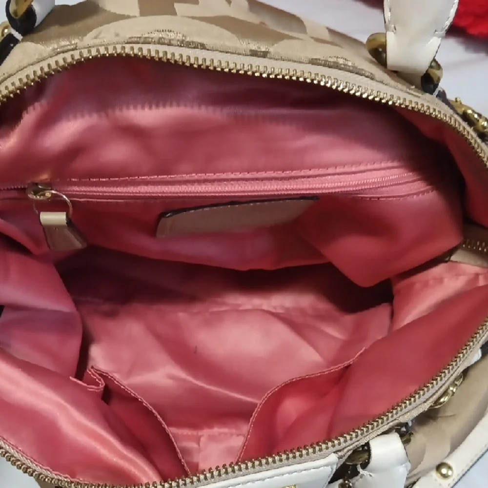 Coach 18650. Beige Signature Satchel